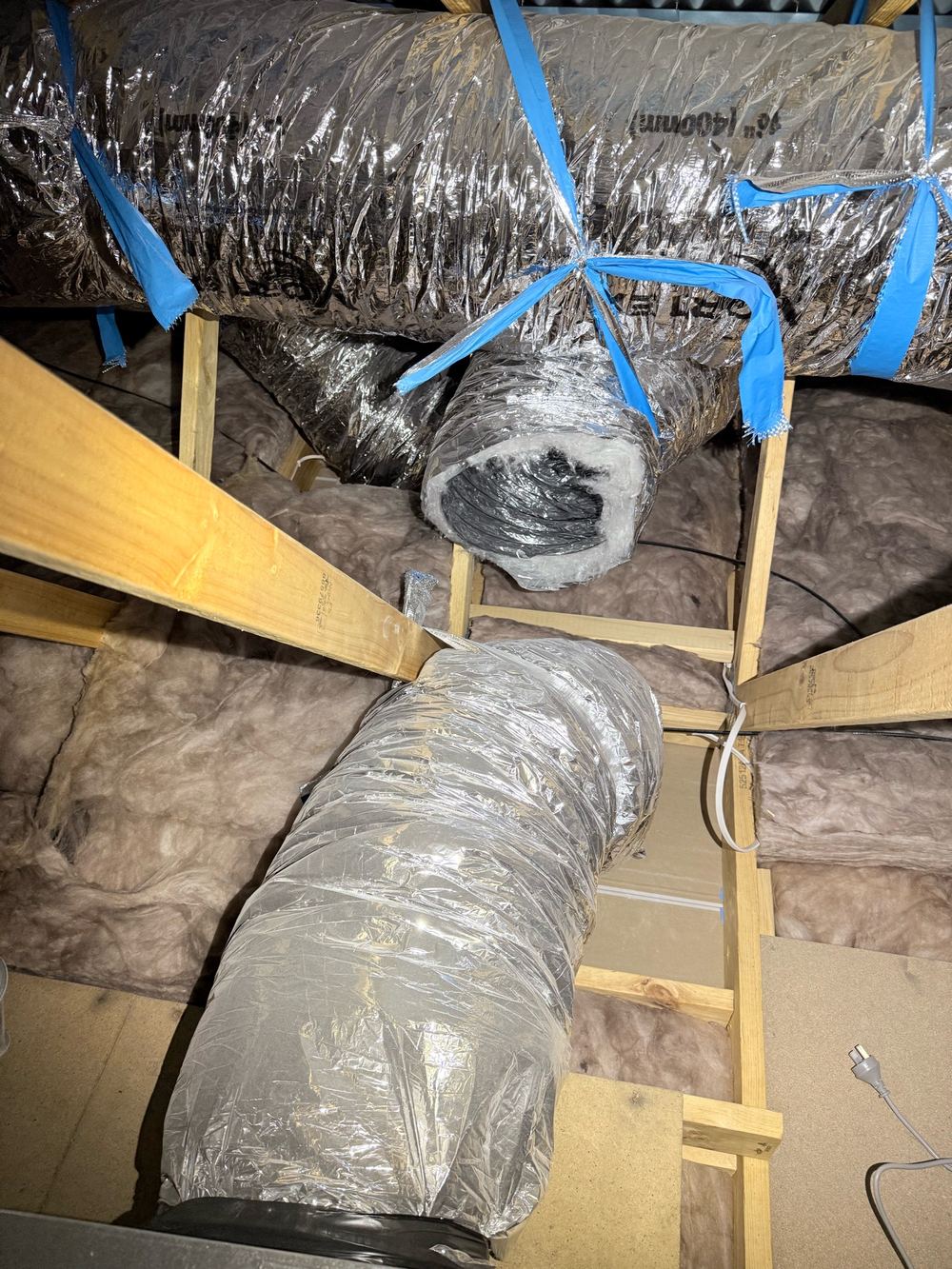 Heating duct in the roof left unconnected to its outlet at fixing stage, found during a fixing stage inspection in Clyde North